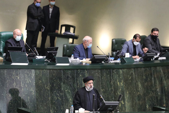 دفاع رئیسی از وزرای پیشنهادی دفاع رئیسی از وزرای پیشنهادی