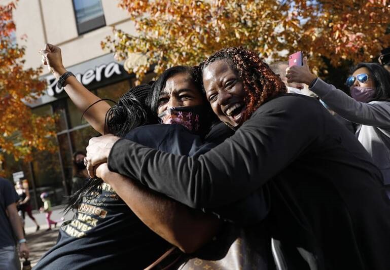 چرا مردم آمریکا شاد هستند؟ چرا مردم آمریکا شاد هستند؟