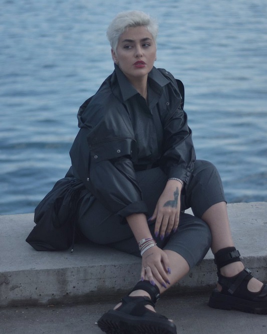 وقتی ریحانه پارسا کمی از لخت شدن دست بر میدارد! + عکس وقتی ریحانه پارسا کمی از لخت شدن دست بر میدارد! + عکس