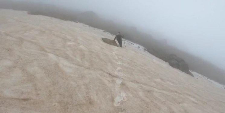 دو هفته جستجوی بی نتیجه برای یافتن کوهنورد تهرانی در قله دماوند+فیلم امداد کوهستان