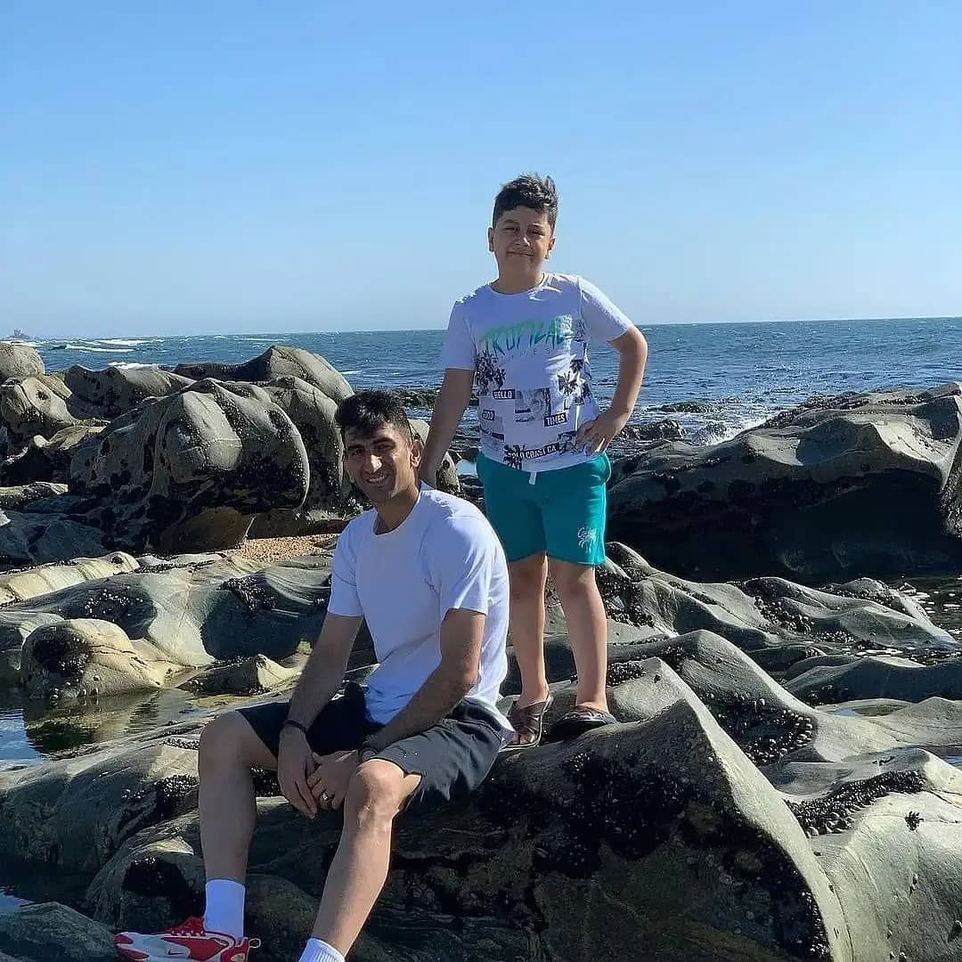 خوشگذرانی خانوادگی علیرضا بیرانوند کنار دریا + عکس