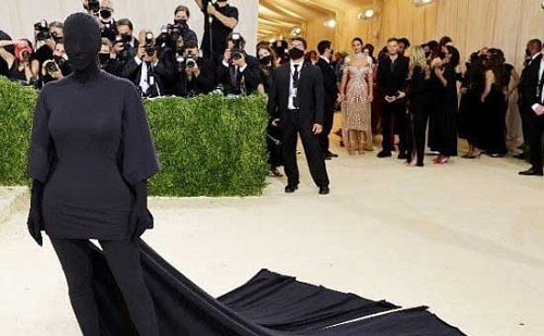 کیم کارداشیان با لباس طالبانی 