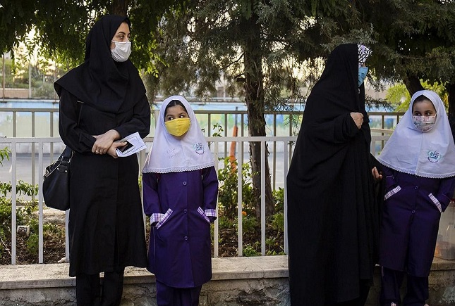 دریافت کارنامه توسط مادران ممنوعیتی ندارد