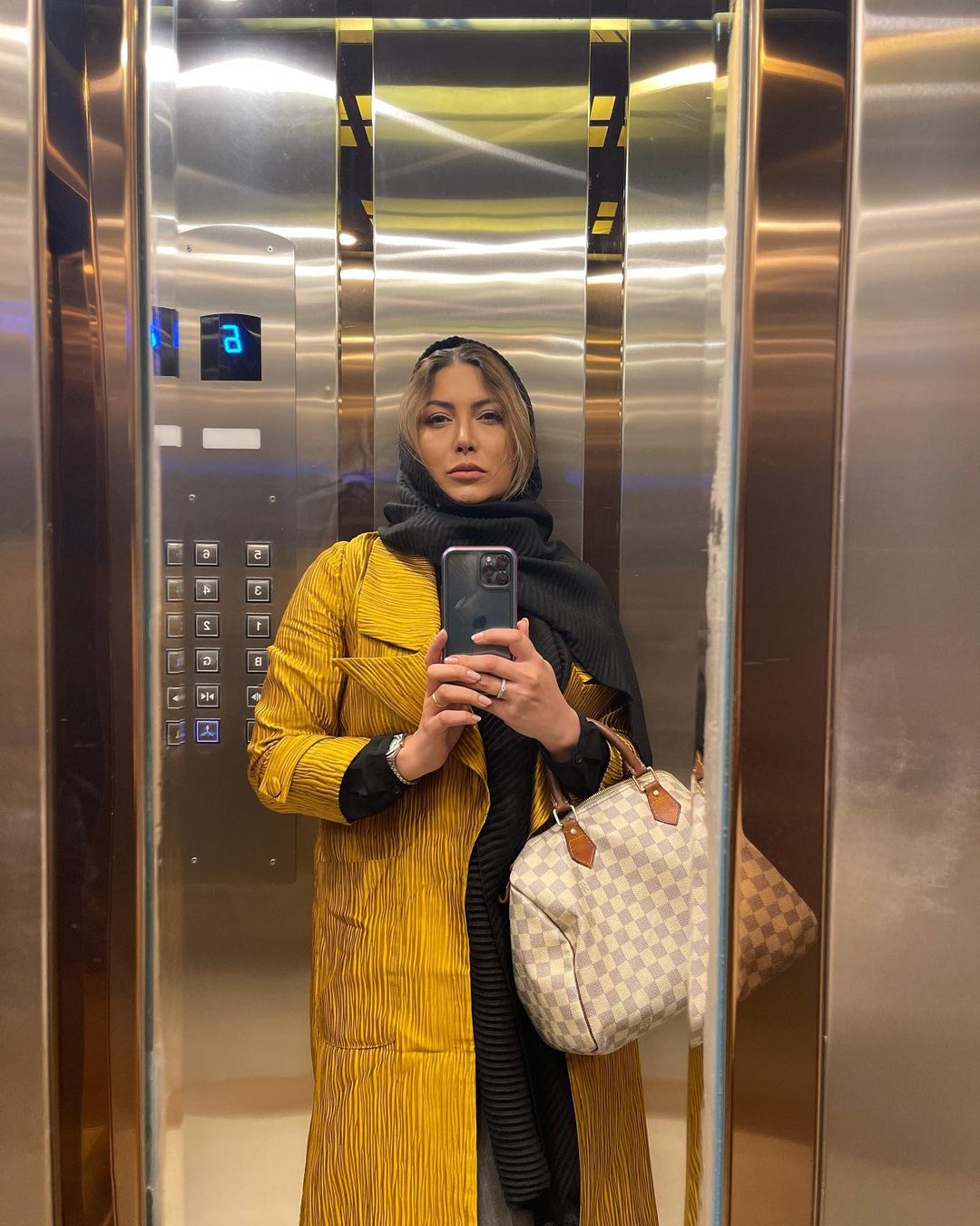 استایل زرد فریبا نادری در آسانسور + عکس