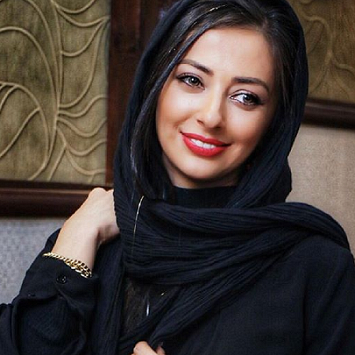 حس و حال نفيسه روشن در ساحل مرجان/ عکس نفيسه روشن