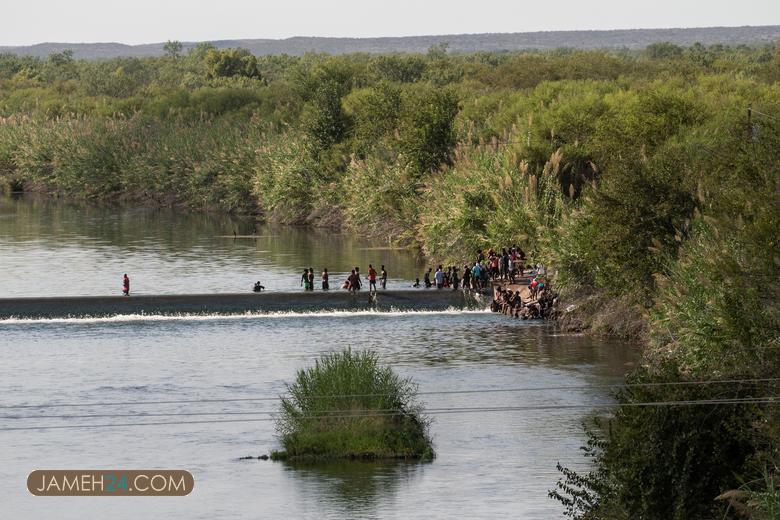 نگهداری ۱۰ هزار مهاجر زیر پل تگزاس/ تصاویر نگهداری ۱۰ هزار مهاجر زیر پل تگزاس/ تصاویر