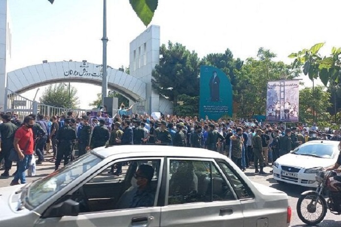 واکنش حبیبی به تجمع اعتراضآمیز هواداران استقلال تجمع اعتراضآمیز هواداران استقلال