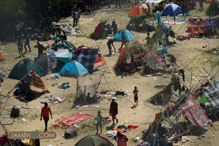 انتقال مهاجران زیر پل مرزی تگزاس به مراکز نگهداری مهاجران/ تصاویر انتقال مهاجران زیر پل مرزی تگزاس به مراکز نگهداری مهاجران/ تصاویر