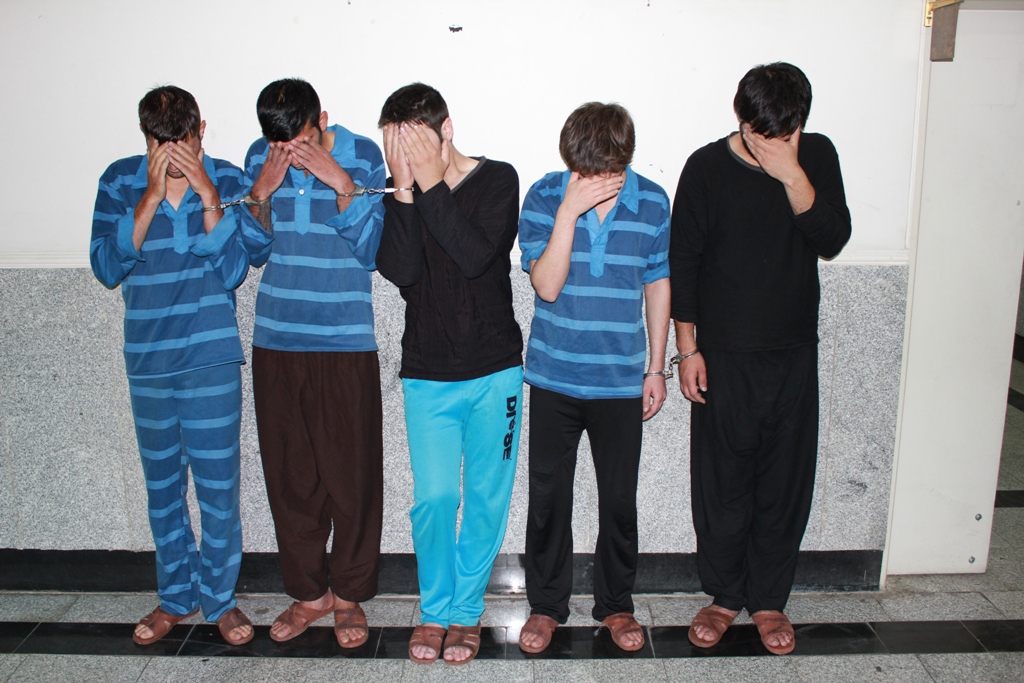 اعتراف سارقان بالکن رو به ۳۵ سرقت در البرز سارقان بالکن رو