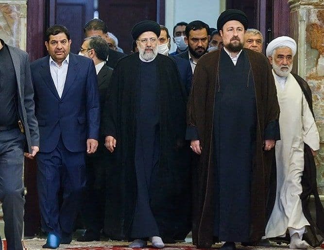 عدم رعایت پروتکل های بهداشتی توسط رئیسی عدم رعایت پروتکل های بهداشتی توسط رئیسی