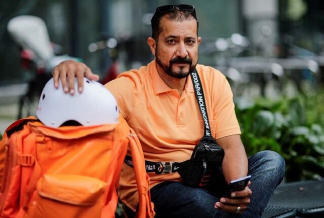 وزیر سابق افغانستان در آلمان پیتزا بَر شده است وزیر سابق افغانستان در آلمان پیتزا بَر شده است