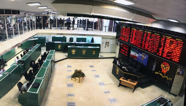 صف دریافت سود بورسی زیر سقف بانکها! صف دریافت سود بورسی زیر سقف بانکها!