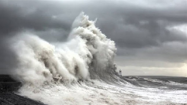 تداوم طوفان شاهین درآبهای ایران تا فردا تداوم طوفان شاهین درآبهای ایران تا فردا