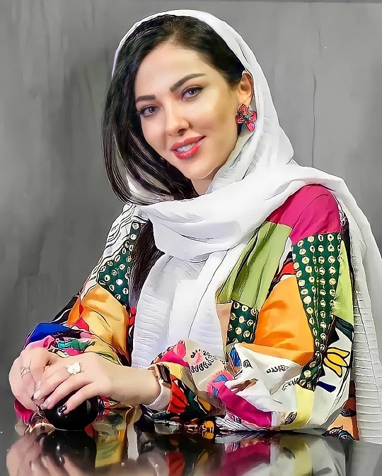 استایل لیلا اوتادی با لباسی عجیب و خاص + عکس