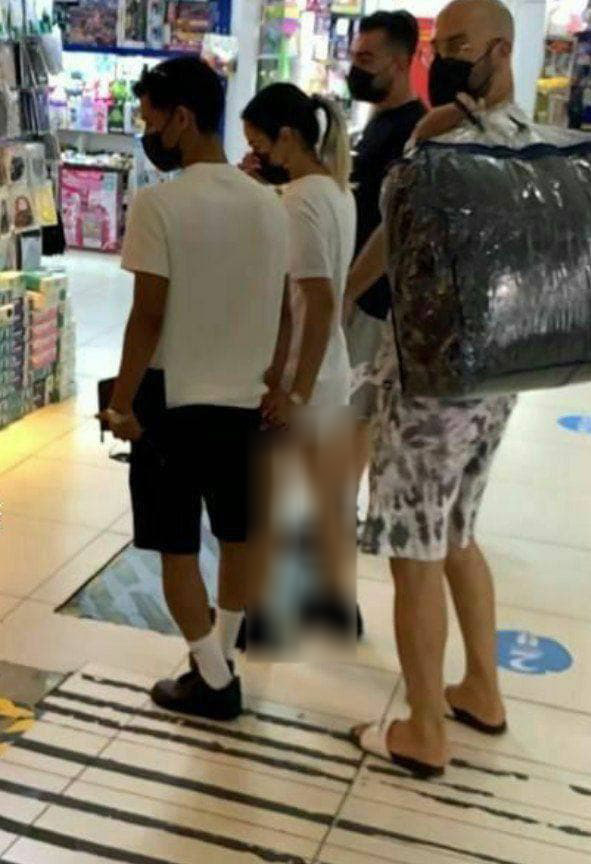 تیپ جنجالی مهدی قائدی و همسر بی حجابش با شلوارک + عکس