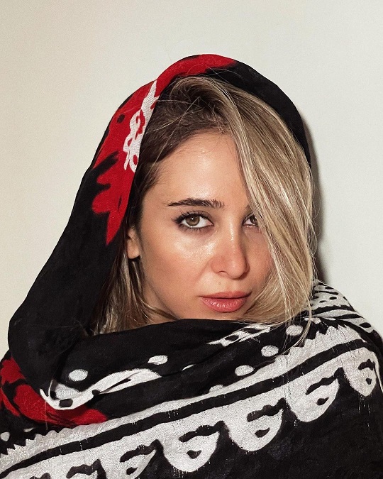 ژست خاص الناز حبیبی با موهای بلوند + عکس ژست خاص الناز حبیبی با موهای بلوند + عکس