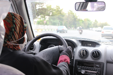 چرا زنان کمتر تصادف میکنند؟ تصادف