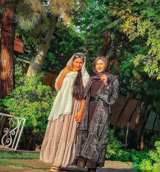 استایل خفن مریم مومن در کنار دوستش + عکس