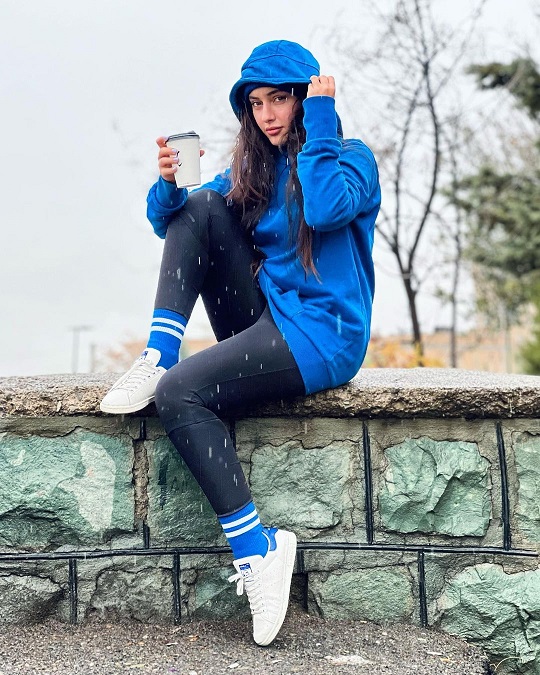 استایل نامتعارف ترلان پروانه در باران + عکس