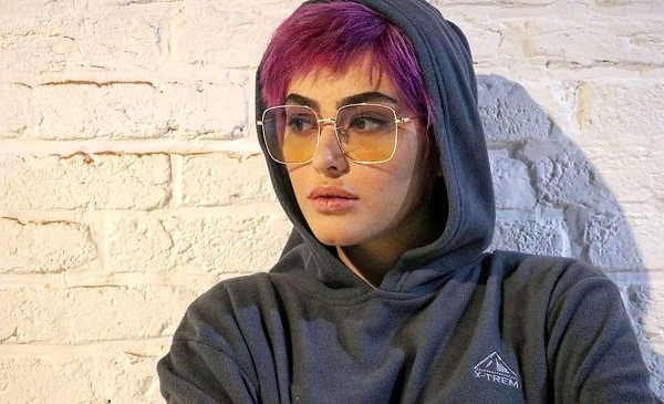 حرفهای رکیک ریحانه پارسا موقع مشروب خوردن!/ تصویر حرفهای رکیک ریحانه پارسا موقع مشروب خوردن!/ تصویر