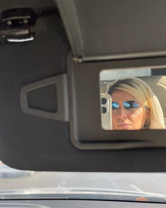 عکس خاص ساره بیات در ماشین لاکچری با موهای بلوند عکس خاص ساره بیات در ماشین لاکچری با موهای بلوند