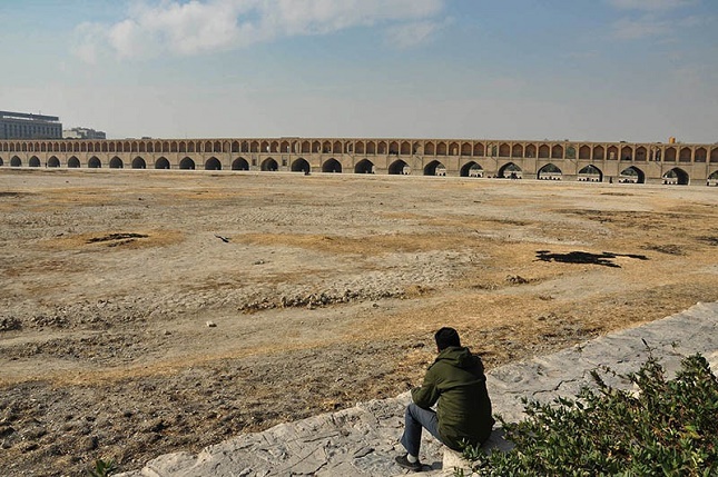 دستور رئیسی برای مطالعات علمی در زمینه احیای زاینده رود دستور رئیسی برای مطالعات علمی در زمینه احیای زاینده رود