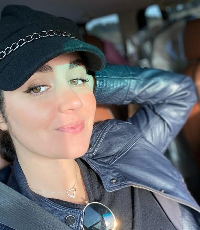 تیپ چشمگیر افسانه پاکرو با کاپشن چرم + عکس