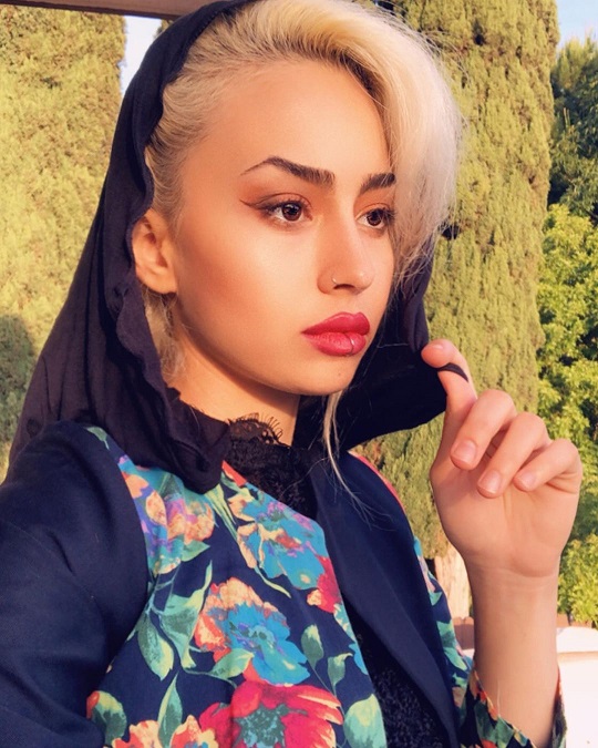 چهره دختر دانیال حکیمی با موهای بلوند + عکس چهره دختر دانیال حکیمی با موهای بلوند + عکس