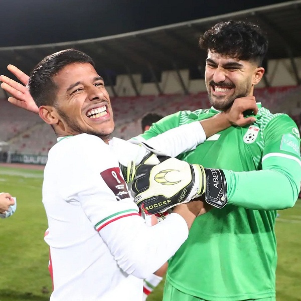 دست به یخه شدن عابدزاده و مهدی قائدی در پایان بازی با سوریه!/ عکس