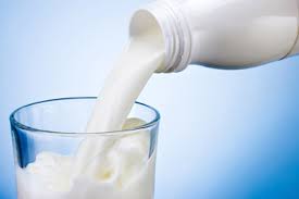 شیر گرم به خواب مطلوب کمک میکند شیر گرم به خواب مطلوب کمک میکند