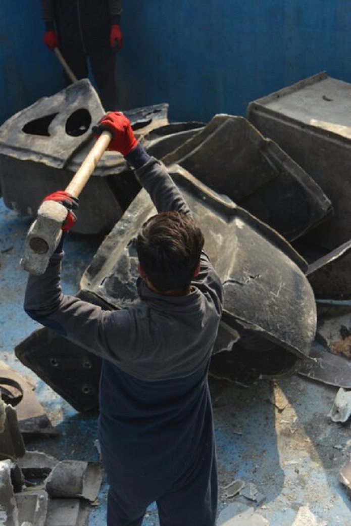 قالبهای مجسمههای «هیچ» تناولی معدوم شد قالبهای مجسمههای «هیچ» تناولی معدوم شد