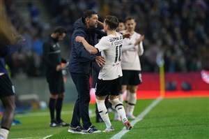 جوانمردی مهدی طارمی در حق پسر سرمربی! جوانمردی مهدی طارمی در حق پسر سرمربی!