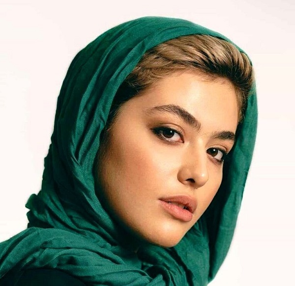 فیلم عجیبی که ریحانه پارسا با گریه منتشر کرد فیلم عجیبی که ریحانه پارسا با گریه منتشر کرد