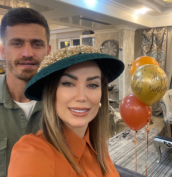 همسر وریا غفوری بدون حجاب در تولد کاپیتان!