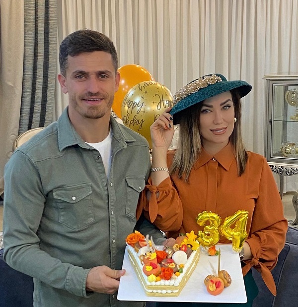 همسر وریا غفوری بدون حجاب در تولد کاپیتان!