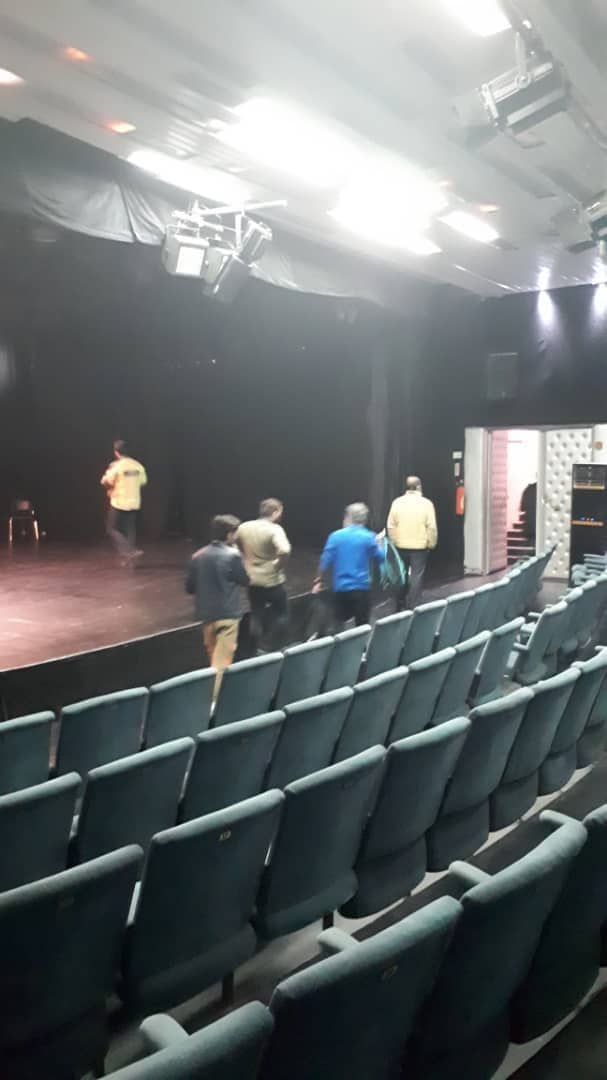 نشت گاز در سالن تئاتر نشت گاز در سالن تئاتر