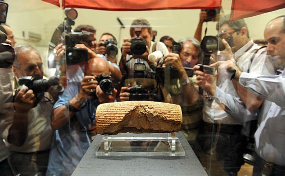 ماجرای انتخاب ۷ آبان به عنوان روز بزرگداشت کوروش چیست؟/ کوروش شاهنشاهی سفاک یا دلاوری نجاتبخش؟ ماجرای انتخاب ۷ آبان به عنوان روز بزرگداشت کوروش چیست؟/ کوروش شاهنشاهی سفاک یا دلاوری نجاتبخش؟