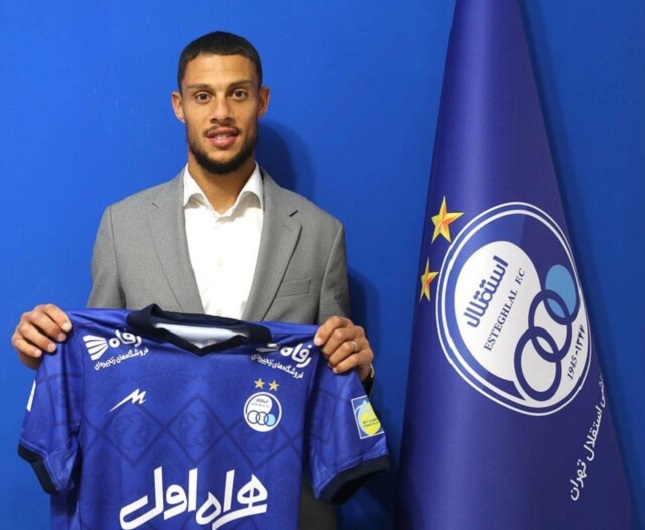 رودی ژستد رسما استقلالی شد