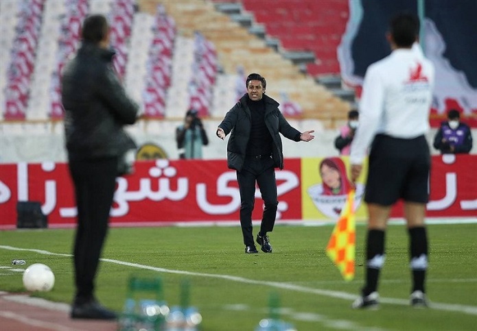 اعتراضات مداوم نیمکت استقلال استقلال