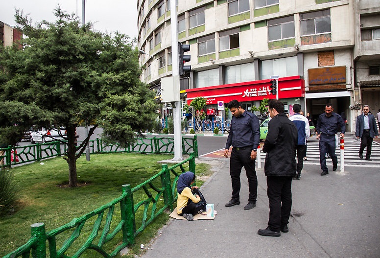 رفتار خشن نیروهای شهرداری با شهروندان تهرانی رفتار خشن نیروهای شهرداری با شهروندان تهرانی