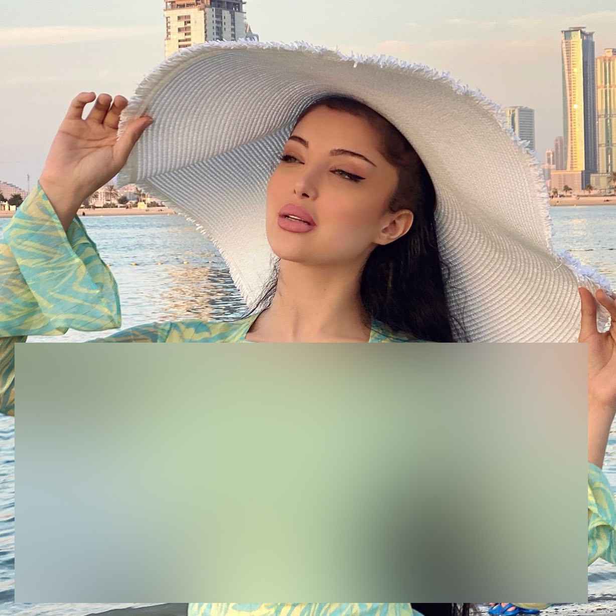 کولاک همسر سپهر حیدری با استایل منشوری کنار دریا! + تصاویر کولاک همسر سپهر حیدری با استایل منشوری کنار دریا! + تصاویر