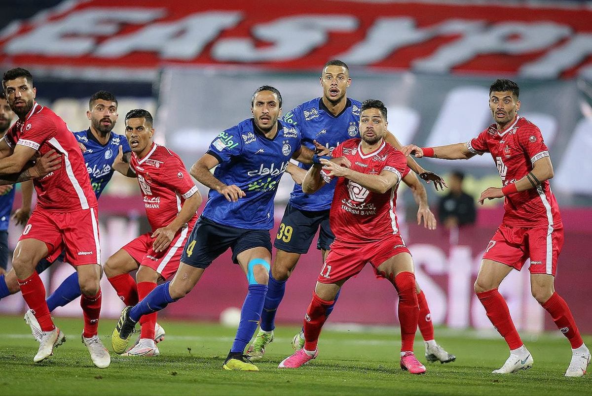 کدام بازیکن پرسپولیس قبل از دربی بازداشت شد؟