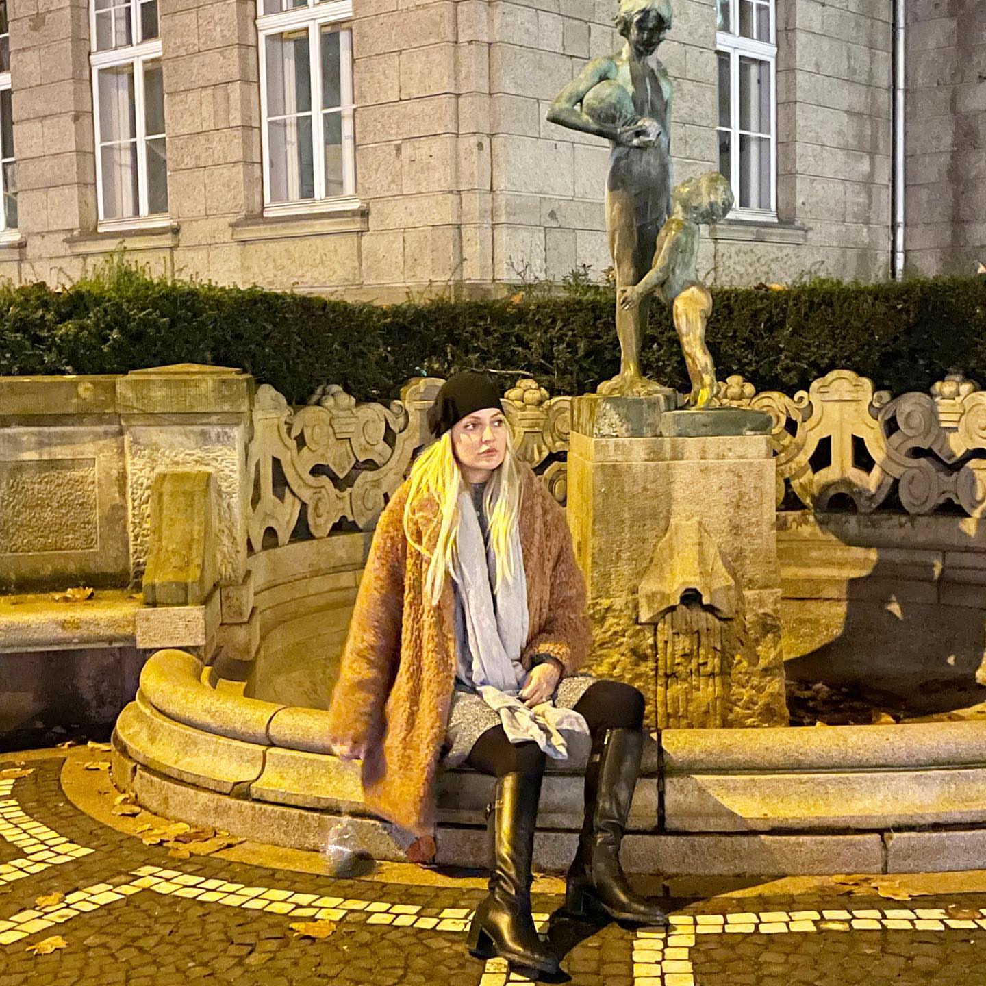 مهناز افشار  