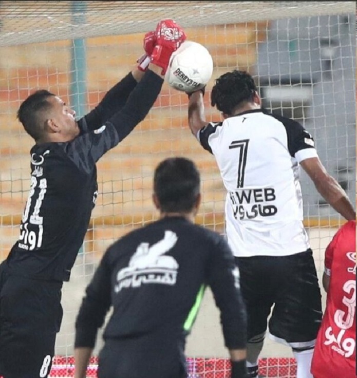 پرسپولیس از داوری بازی با هوادار شکایت میکند پرسپولیس