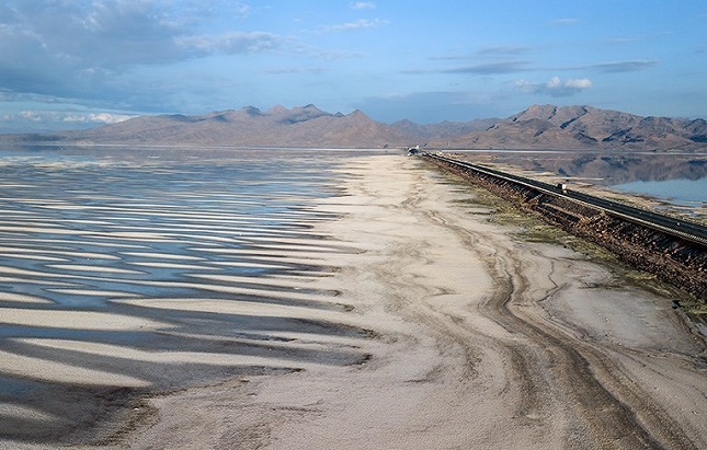 دریاچه ارومیه بزرگترین کانون گرد و غبار منطقه دریاچه ارومیه بزرگترین کانون گرد و غبار منطقه