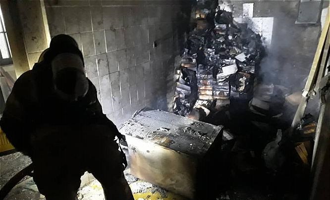 انبار شیرینی فروشی