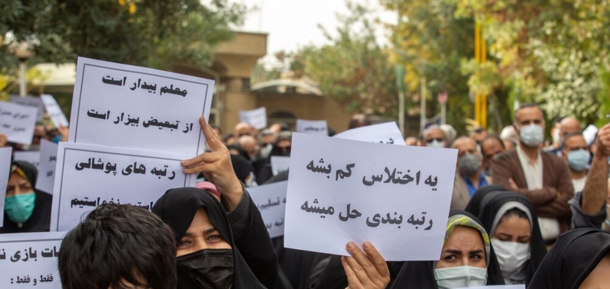 حمایت جالب دانش آموزان از تجمع اعتراضی معلمان/ عکس حمایت جالب دانش آموزان از تجمع اعتراضی معلمان/ عکس