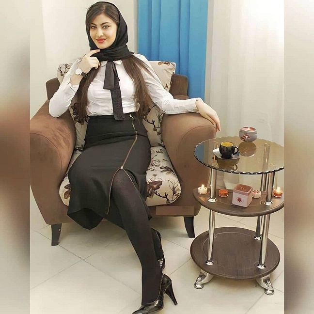 استایل منشوری مریم مومن با دامن کوتاه و ساپورت + عکس استایل منشوری مریم مومن با دامن کوتاه و ساپورت + عکس