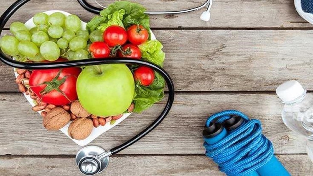 مادران باید تغذیه سالم در اختیار کودک قرار دهند مادران باید تغذیه سالم در اختیار کودک قرار دهند