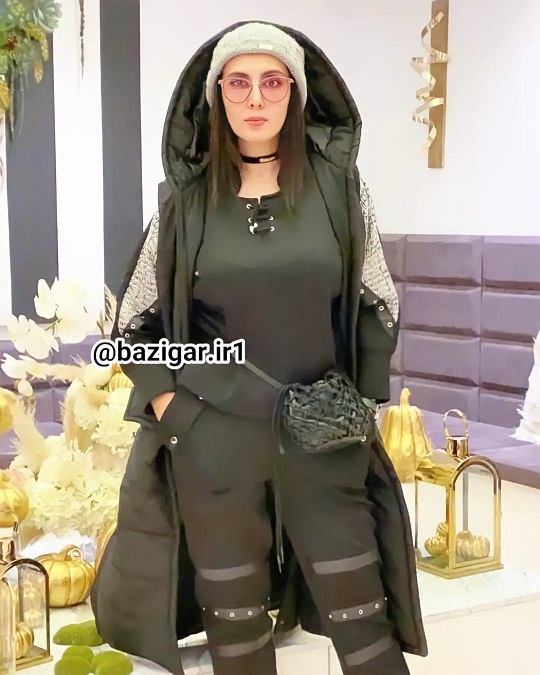 تیپ جنجالی لیلا بلوکات با لباس جذب و یقیهای باز + عکس تیپ جنجالی لیلا بلوکات با لباس جذب و یقیهای باز + عکس